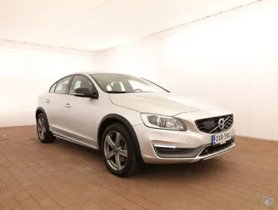 Volvo S60 D4 AWD Summum aut - VOC, Blis, Vetokoukku, Webasto